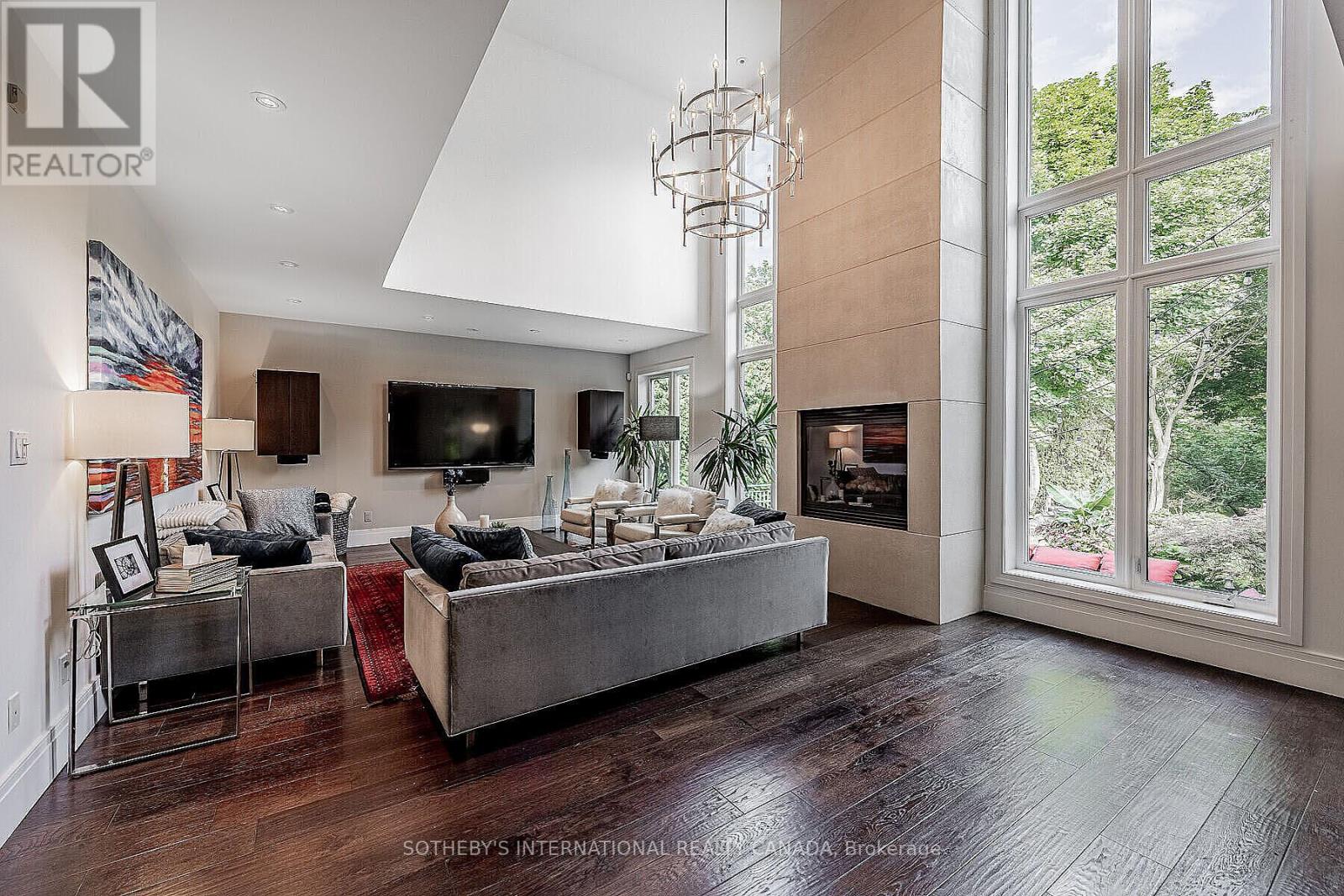 44 Meadowcrest Road, Toronto, Ontario  M8Z 2Y7 - Photo 8 - W12655666