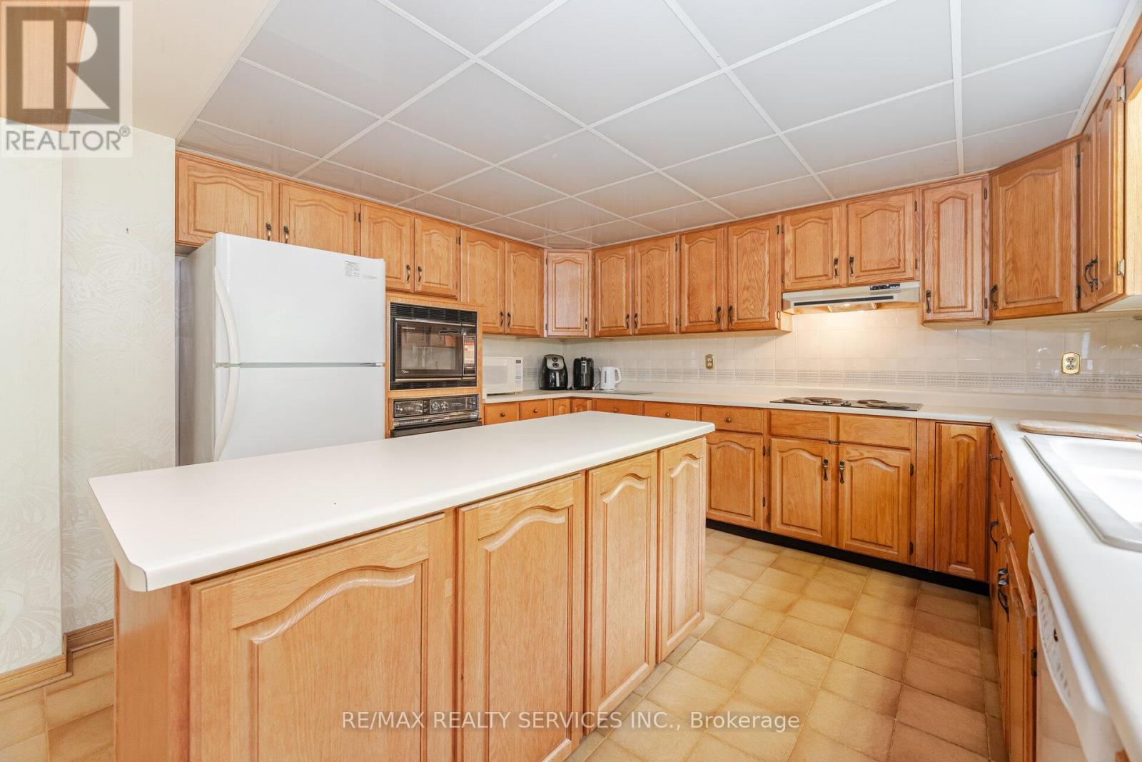 106 Kenpark Avenue, Brampton (Snelgrove), Ontario  L6Z 3J8 - Photo 21 - W12655678