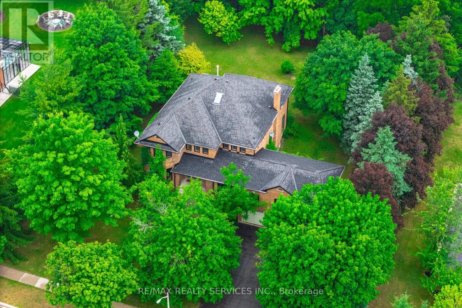 106 Kenpark Avenue, Brampton (Snelgrove), Ontario  L6Z 3J8 - Photo 5 - W12655678