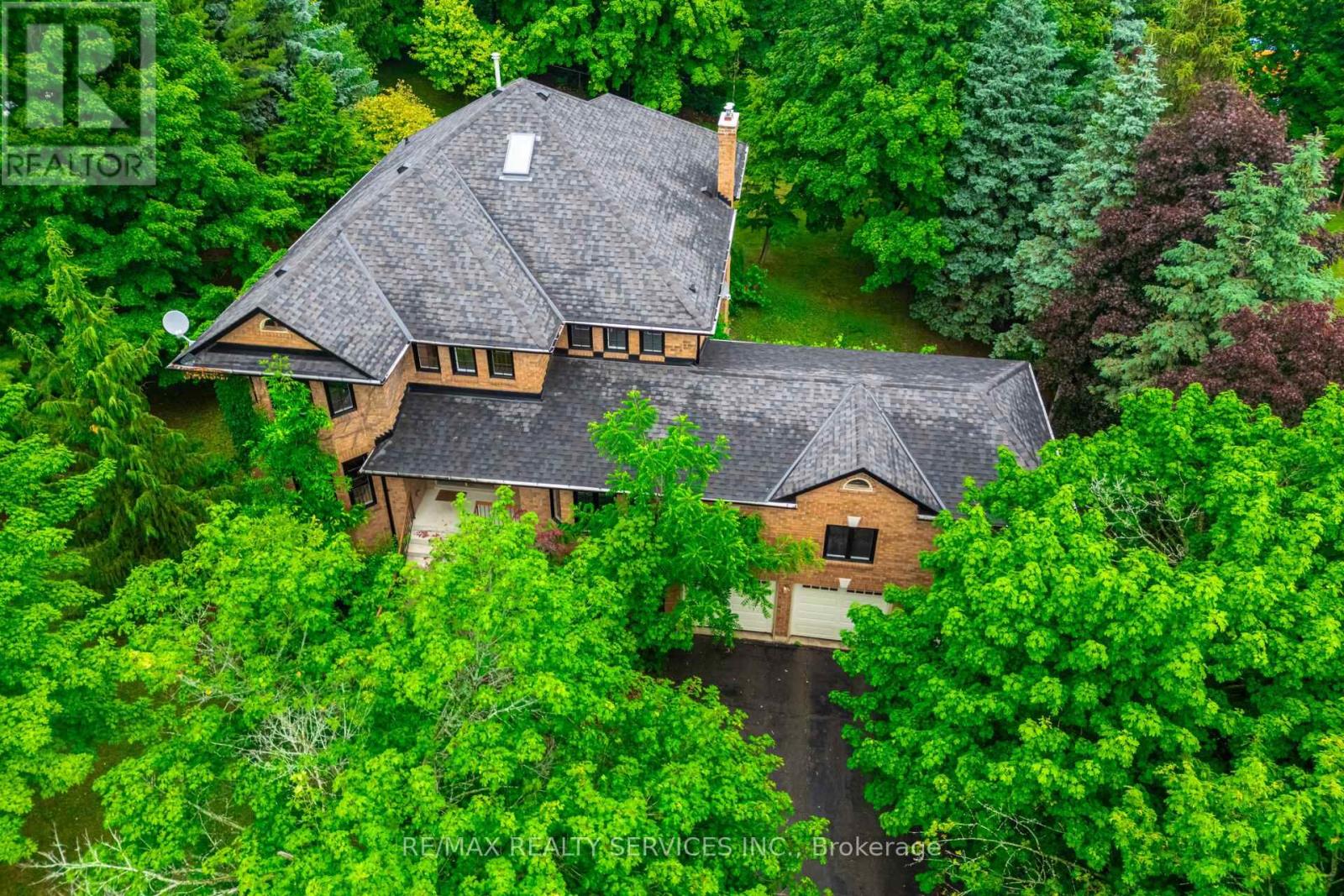 106 Kenpark Avenue, Brampton (Snelgrove), Ontario  L6Z 3J8 - Photo 7 - W12655678