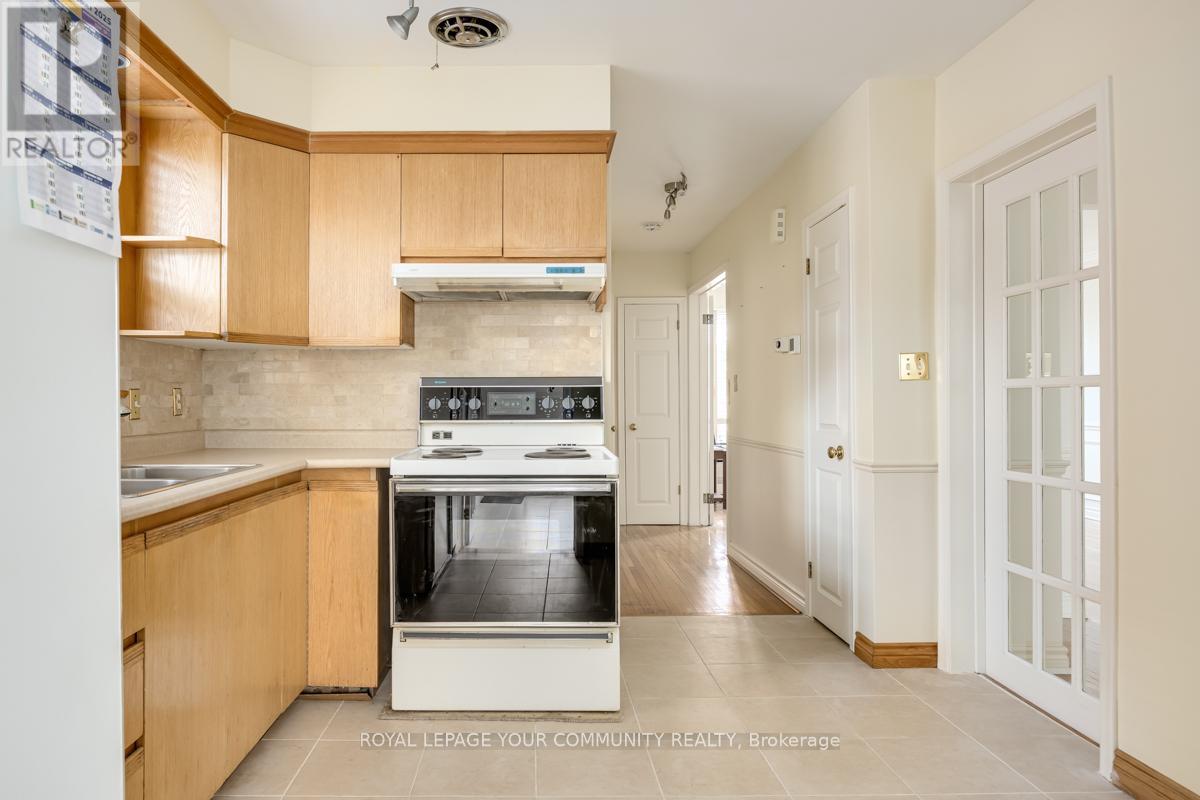 16 Martini Drive, Toronto, Ontario  M6M 4X5 - Photo 16 - W12655686