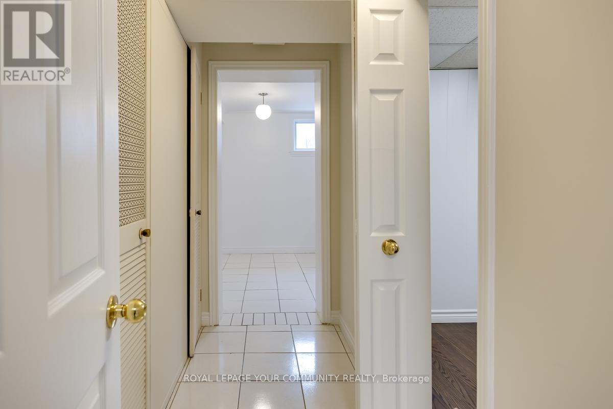 16 Martini Drive, Toronto, Ontario  M6M 4X5 - Photo 32 - W12655686