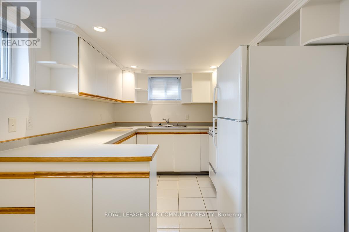 16 Martini Drive, Toronto, Ontario  M6M 4X5 - Photo 34 - W12655686