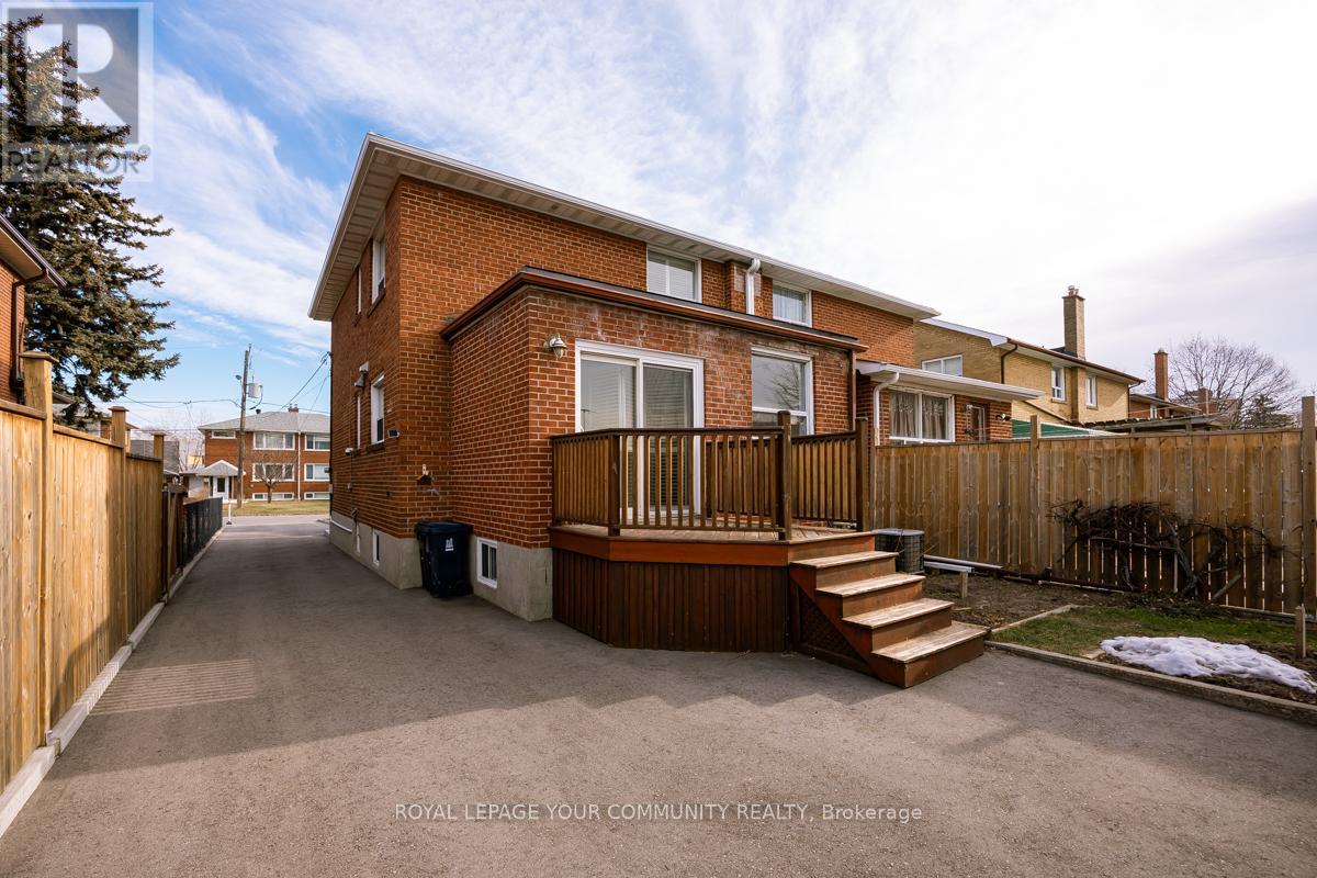 16 Martini Drive, Toronto, Ontario  M6M 4X5 - Photo 42 - W12655686