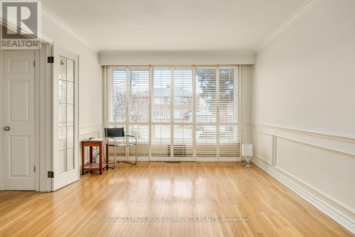 16 Martini Drive, Toronto, Ontario  M6M 4X5 - Photo 8 - W12655686