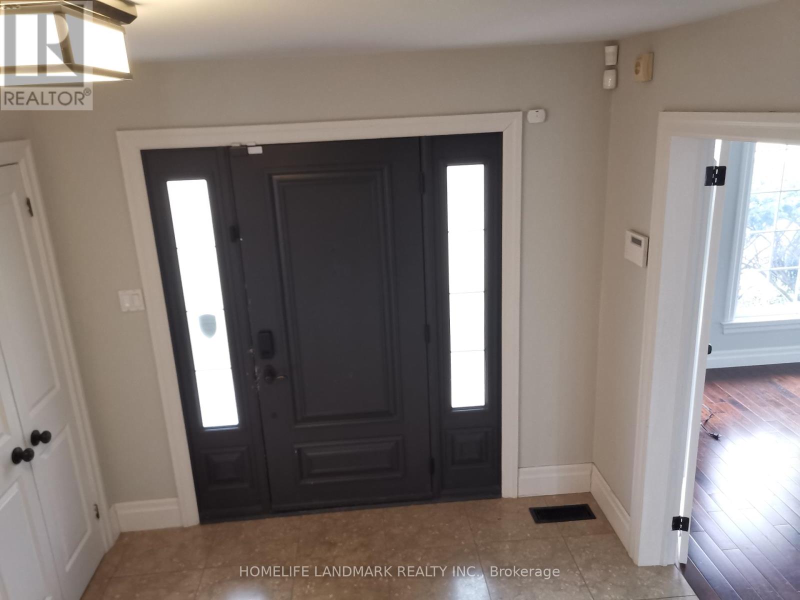 1464 Oakhill Drive, Oakville, Ontario  L6J 1Y5 - Photo 4 - W12655724