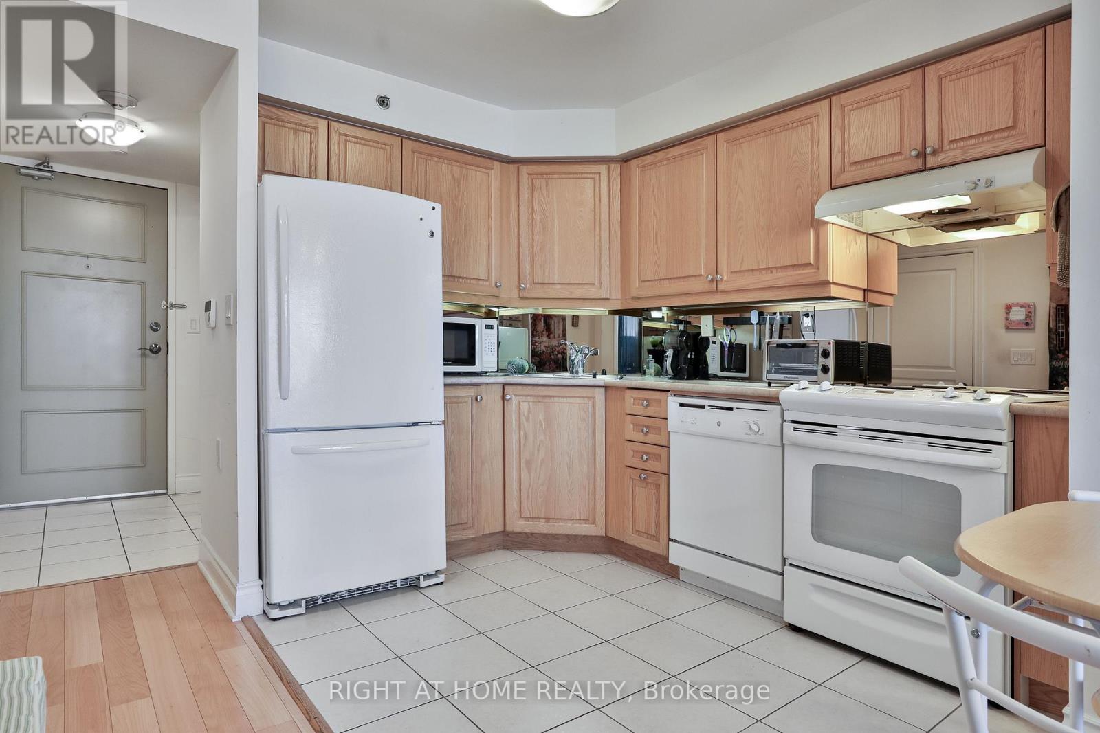 707 - 3 Marine Parade Drive, Toronto, Ontario  M8V 3Z5 - Photo 3 - W12655814