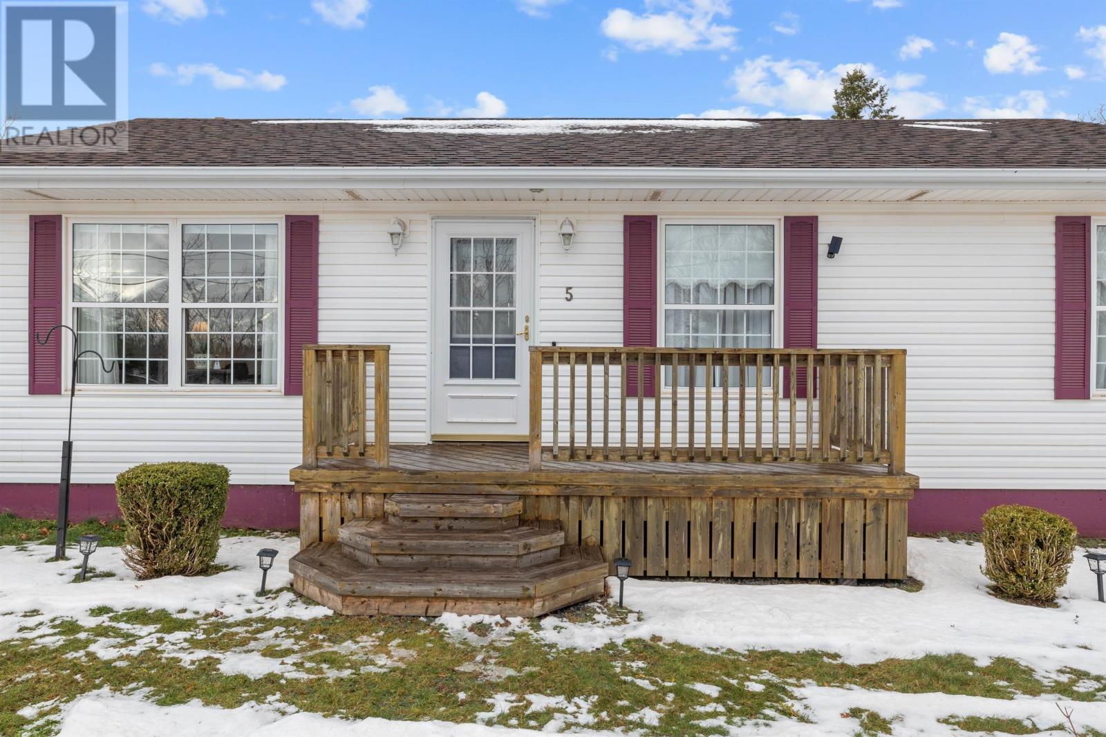 5 Conndine Crescent, Charlottetown, Prince Edward Island  C1A 7J7 - Photo 2 - 202600031