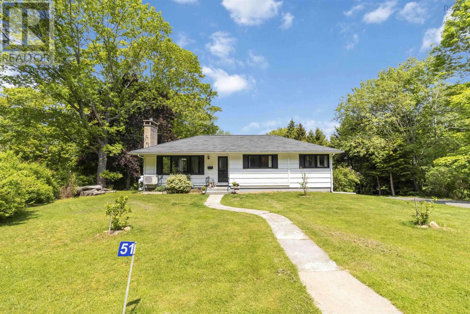 51 Albert Street, Bridgewater, Nova Scotia  B4V 1G7 - Photo 2 - 202600029