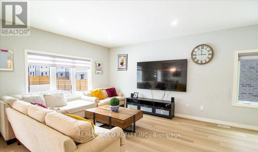 92 Middleton Avenue, London South, Ontario  N6L 1K3 - Photo 10 - X12655696