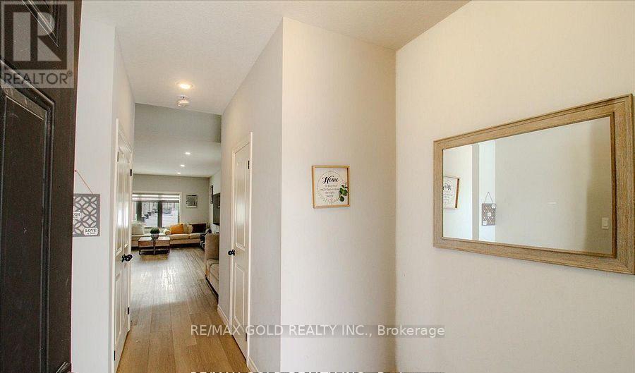 92 Middleton Avenue, London South, Ontario  N6L 1K3 - Photo 6 - X12655696