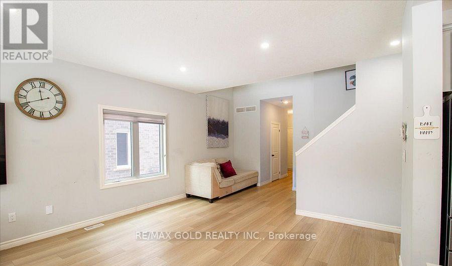 92 Middleton Avenue, London South, Ontario  N6L 1K3 - Photo 7 - X12655696