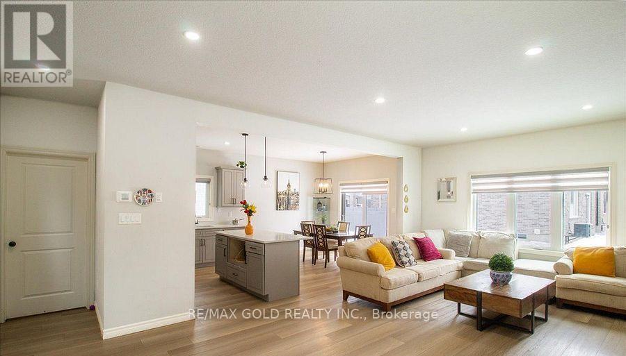 92 Middleton Avenue, London South, Ontario  N6L 1K3 - Photo 9 - X12655696