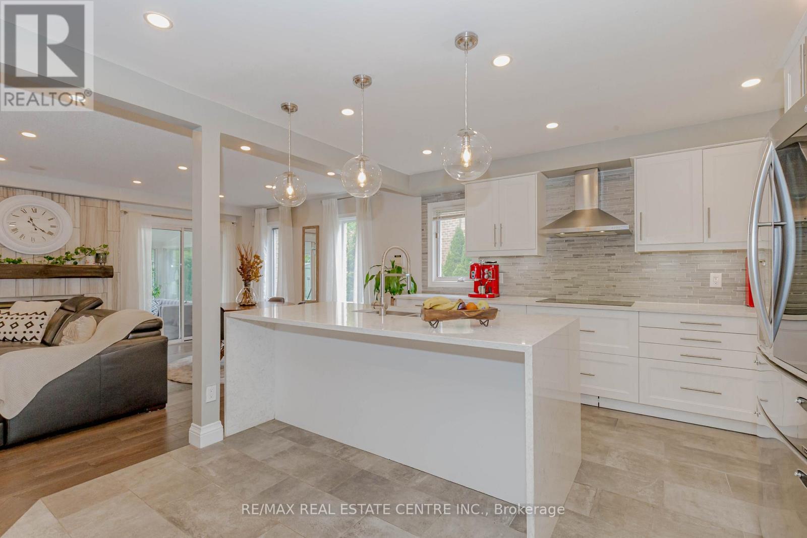 33 Strathroy Crescent, Hamilton, Ontario  L8B 0K9 - Photo 10 - X12655708