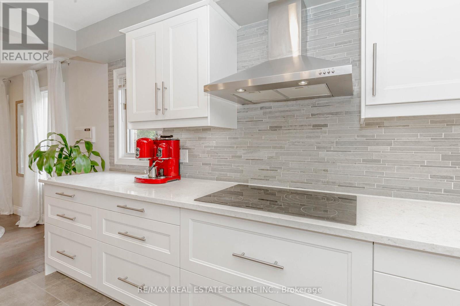 33 Strathroy Crescent, Hamilton, Ontario  L8B 0K9 - Photo 13 - X12655708