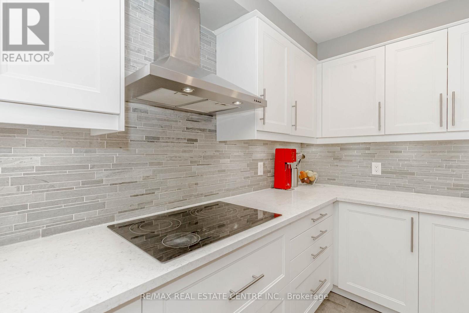 33 Strathroy Crescent, Hamilton, Ontario  L8B 0K9 - Photo 14 - X12655708