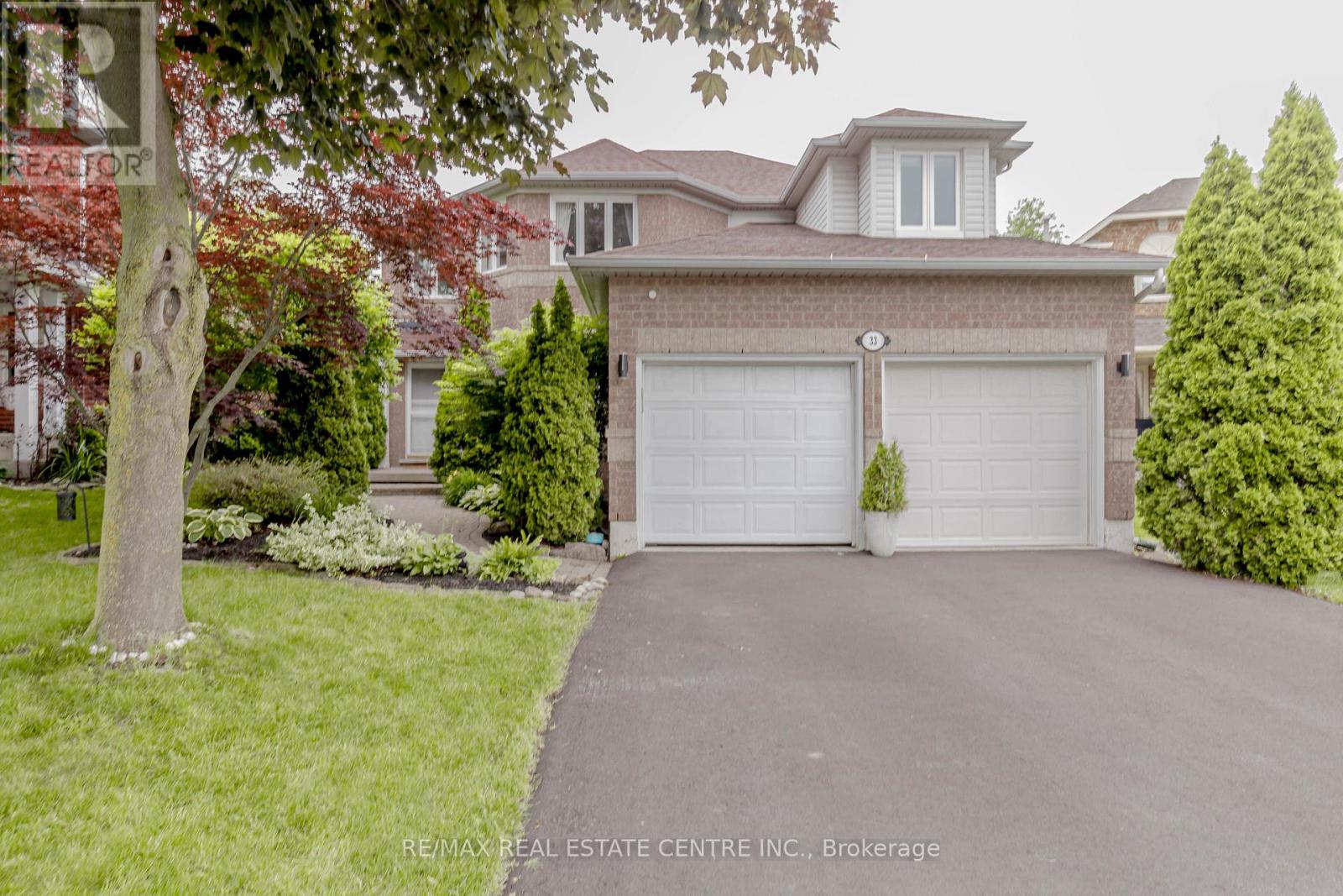 33 Strathroy Crescent, Hamilton, Ontario  L8B 0K9 - Photo 3 - X12655708