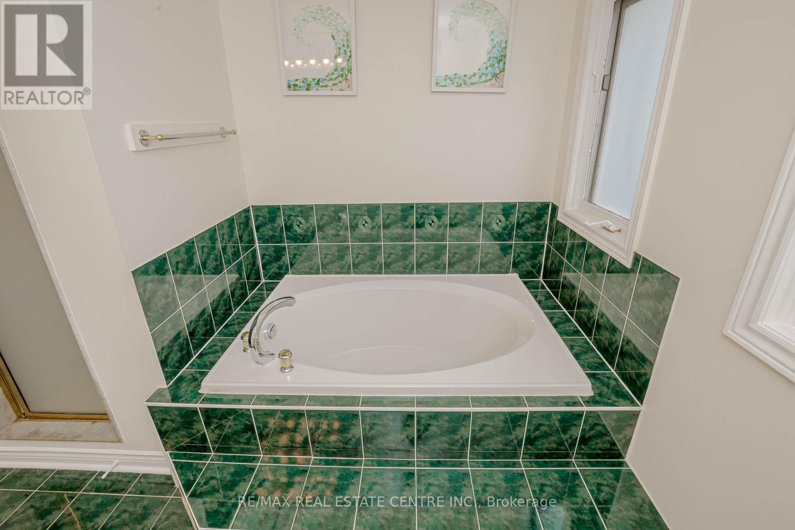 33 Strathroy Crescent, Hamilton, Ontario  L8B 0K9 - Photo 41 - X12655708