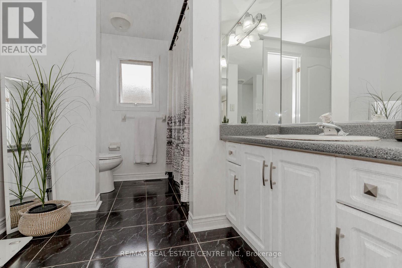 33 Strathroy Crescent, Hamilton, Ontario  L8B 0K9 - Photo 44 - X12655708