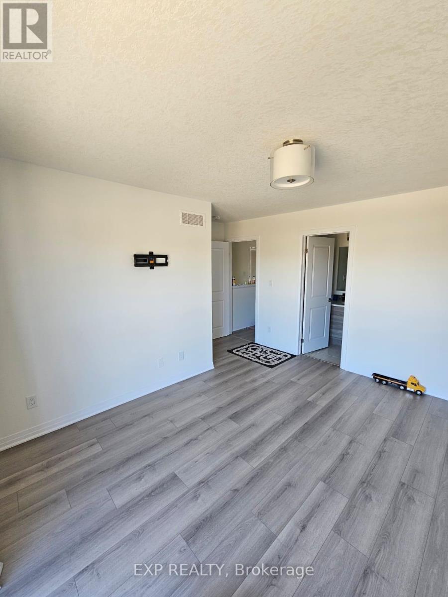 1 Benninger Drive, Kitchener, Ontario  N2E 0J4 - Photo 10 - X12655772