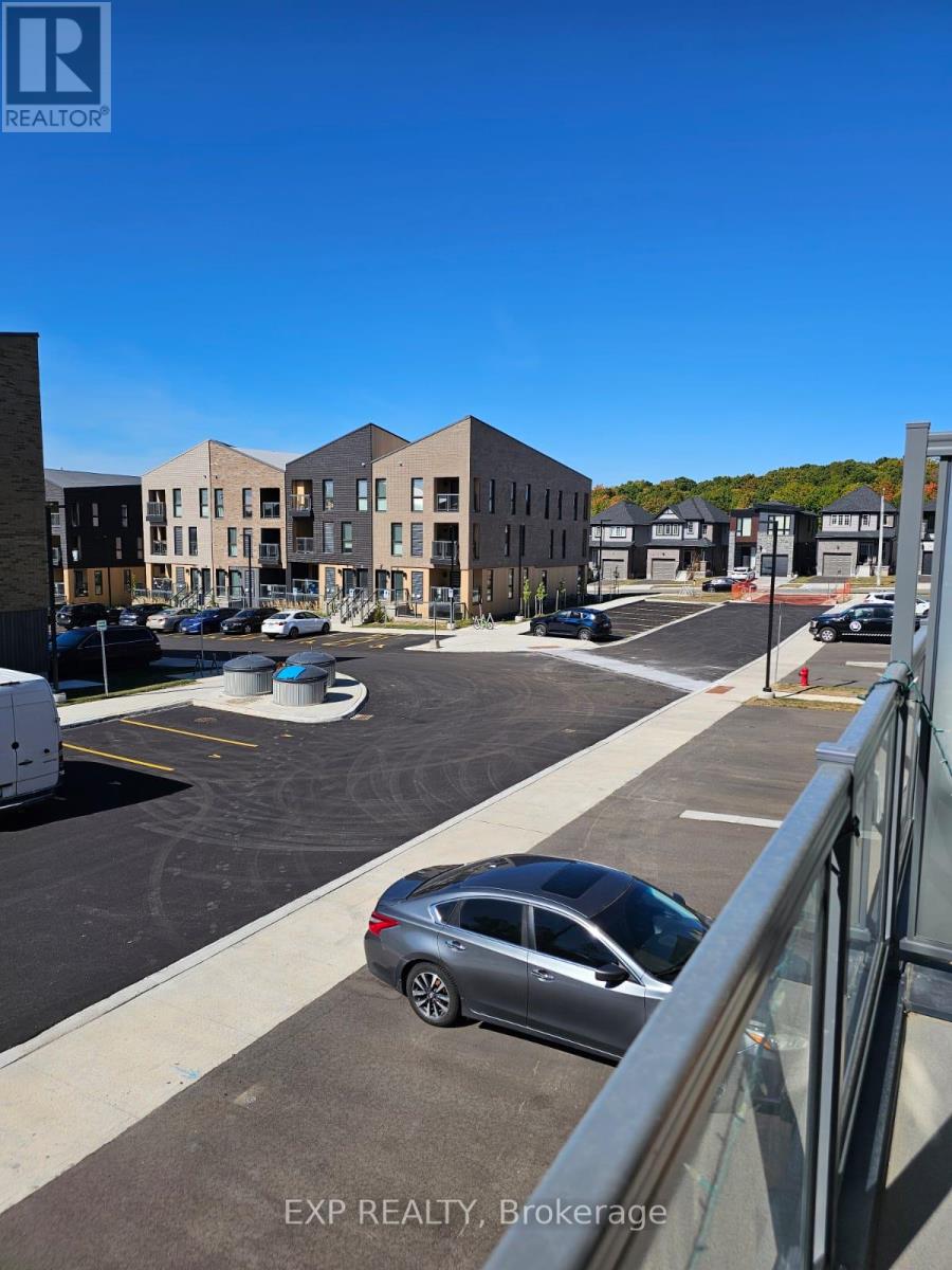 1 Benninger Drive, Kitchener, Ontario  N2E 0J4 - Photo 3 - X12655772