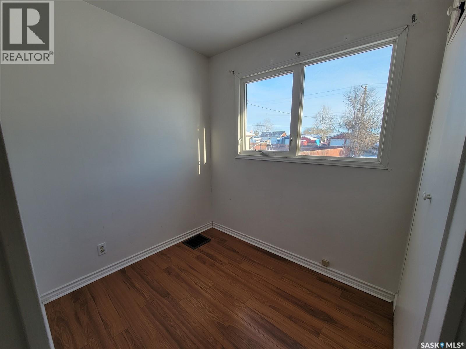 4901 Leader Street, Macklin, Saskatchewan  S0L 2C0 - Photo 13 - SK025960