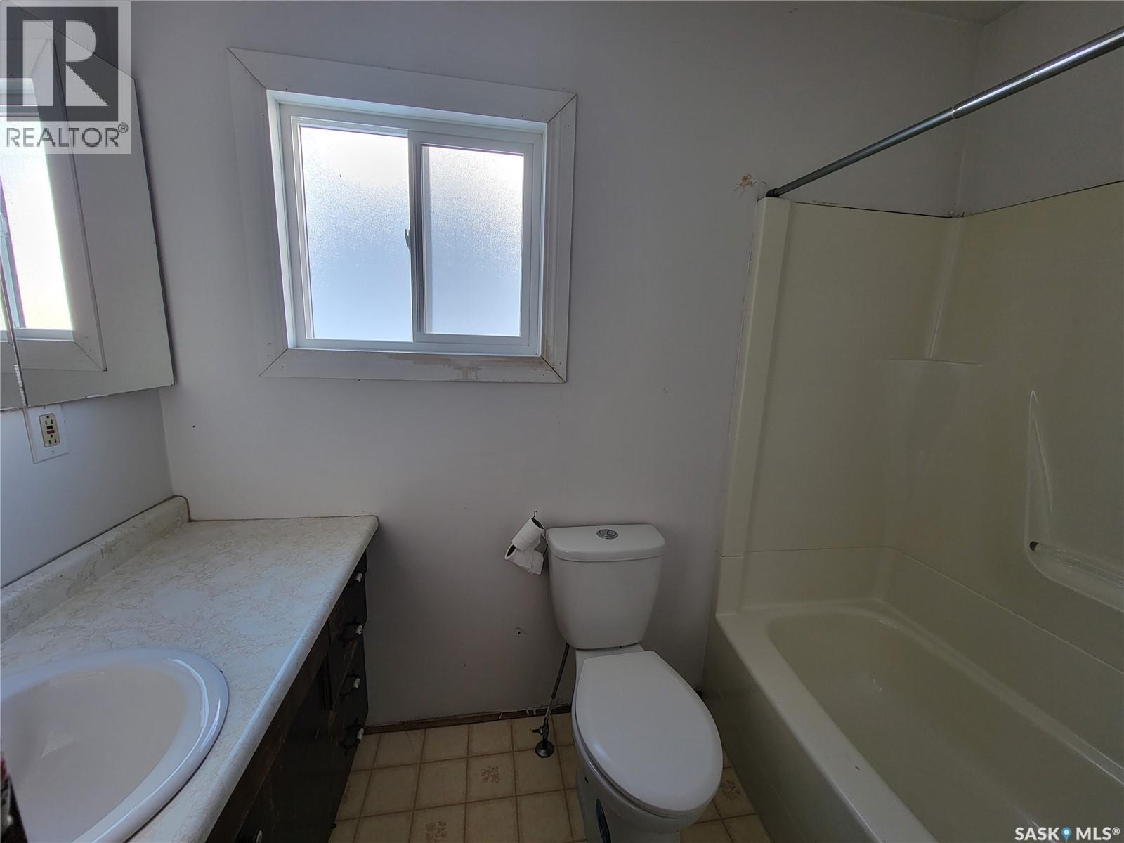 4901 Leader Street, Macklin, Saskatchewan  S0L 2C0 - Photo 15 - SK025960