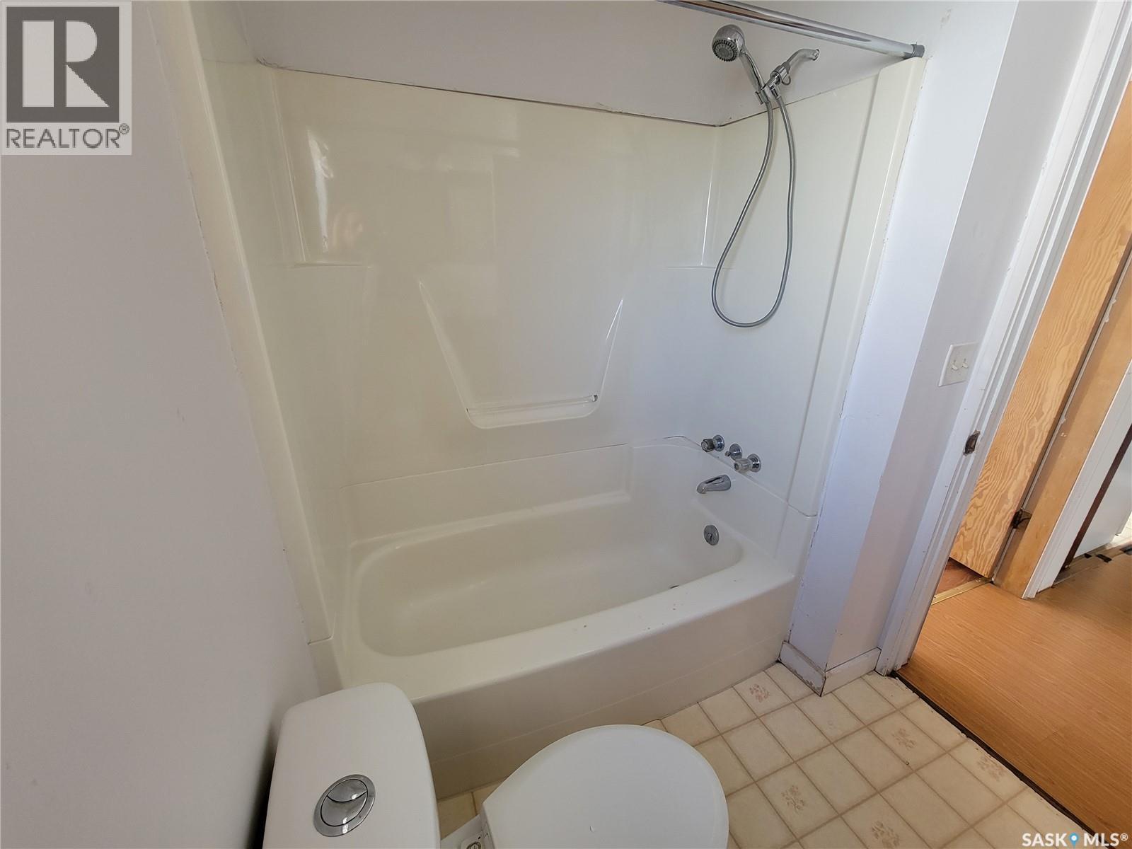 4901 Leader Street, Macklin, Saskatchewan  S0L 2C0 - Photo 16 - SK025960