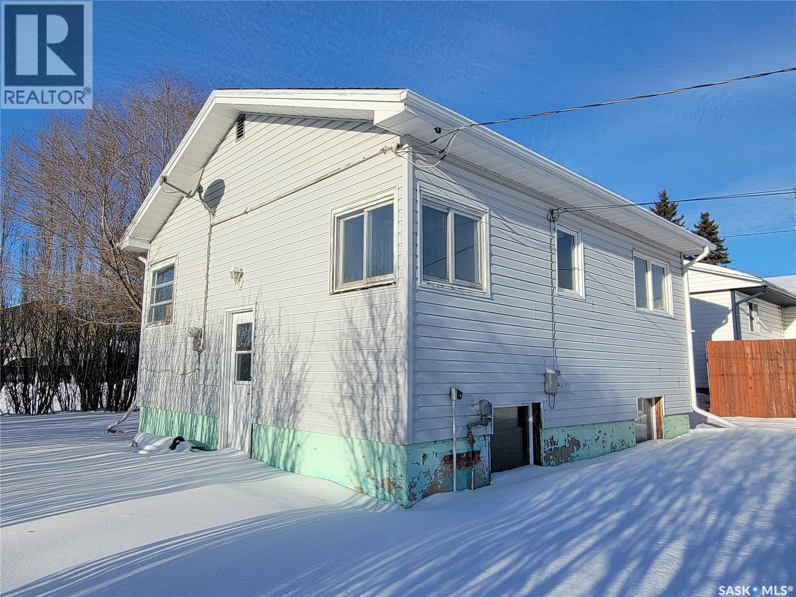 4901 Leader Street, Macklin, Saskatchewan  S0L 2C0 - Photo 3 - SK025960