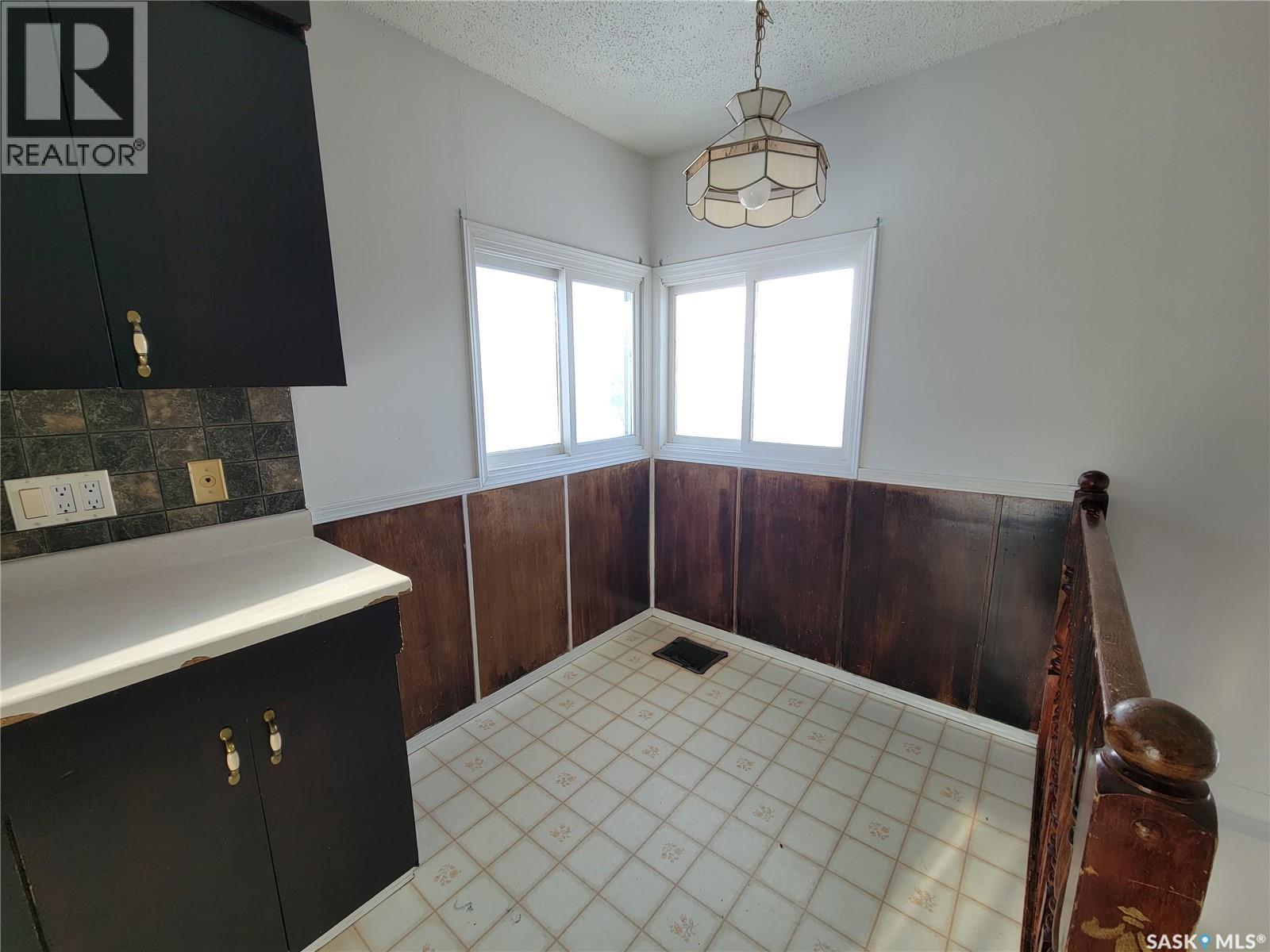 4901 Leader Street, Macklin, Saskatchewan  S0L 2C0 - Photo 6 - SK025960