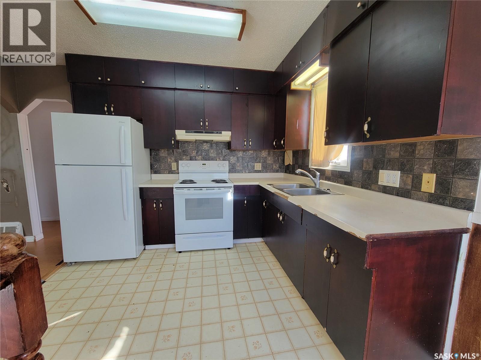 4901 Leader Street, Macklin, Saskatchewan  S0L 2C0 - Photo 9 - SK025960