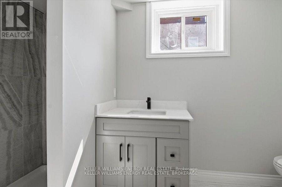 B - 142 Simcoe Street N, Oshawa, Ontario  L1G 4S7 - Photo 5 - E12655930