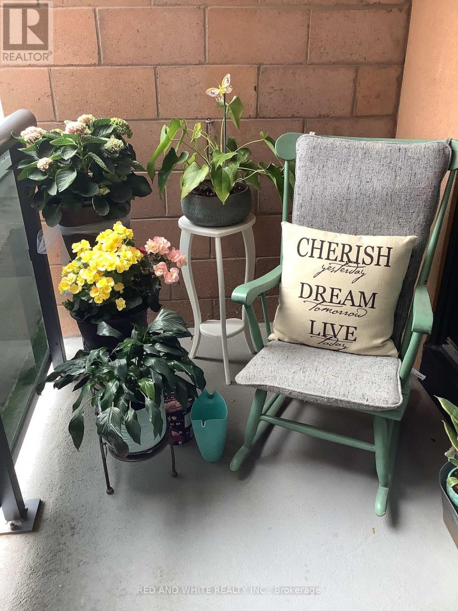 403 - 29 West Avenue W, Kitchener, Ontario  N2M 5E4 - Photo 21 - X12477605