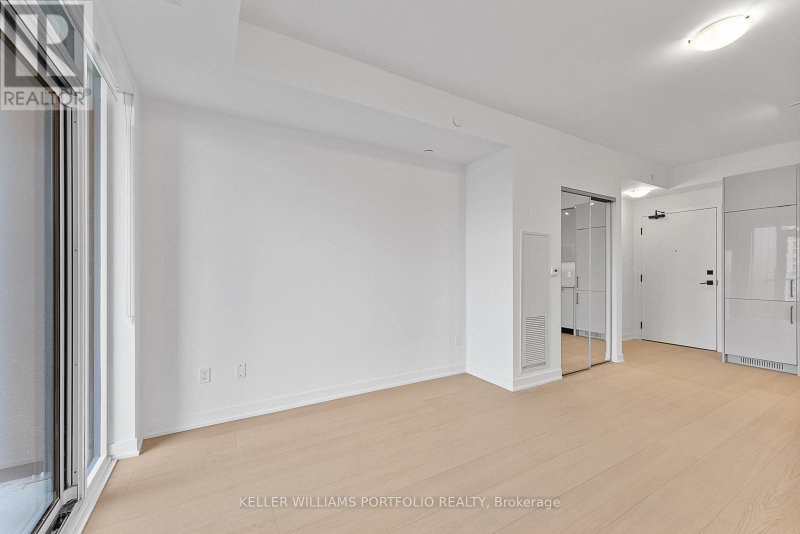 824 - 498 Caldari Road, Vaughan, Ontario L4K 0R6 - Photo 10 - N12655908