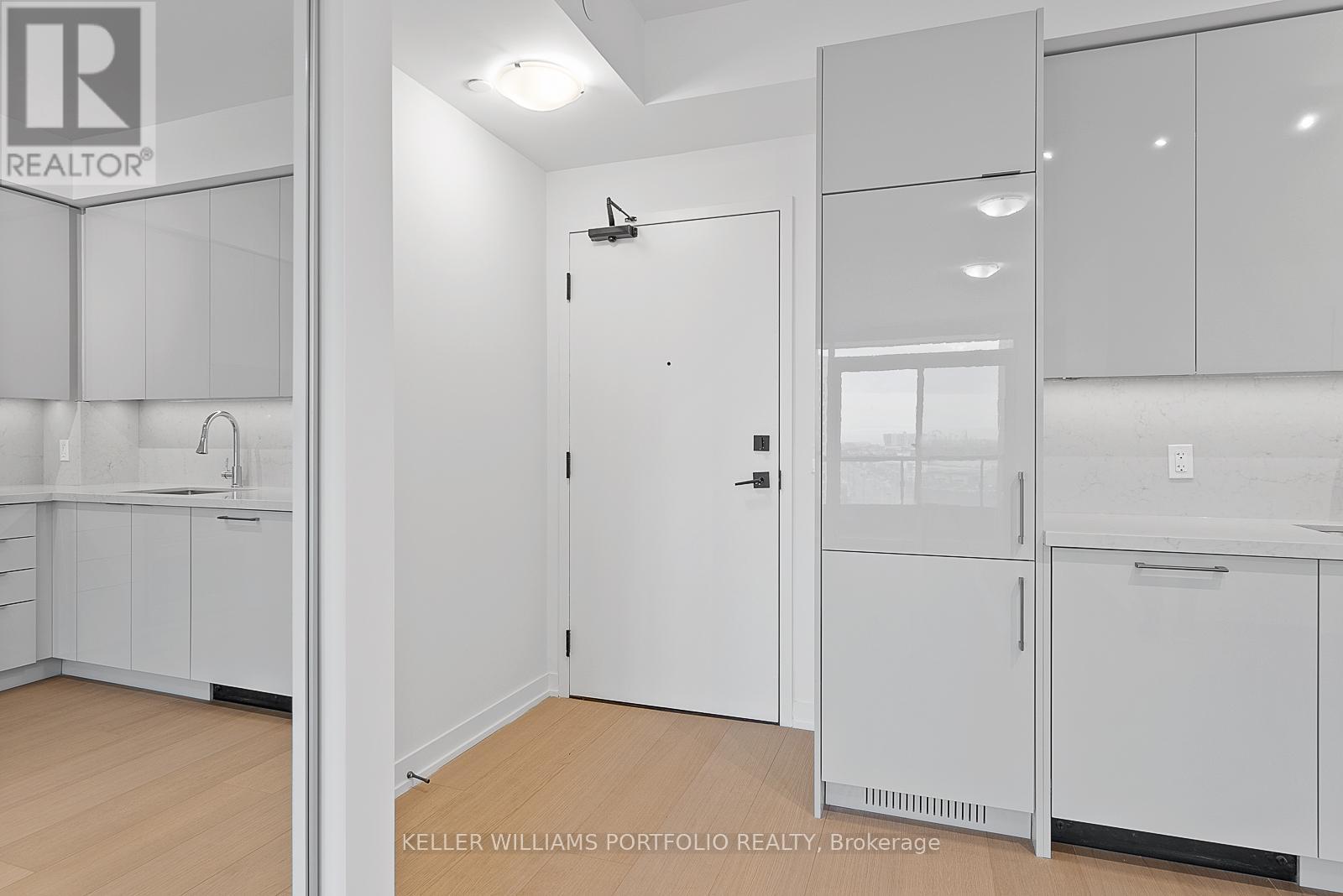 824 - 498 Caldari Road, Vaughan, Ontario L4K 0R6 - Photo 3 - N12655908