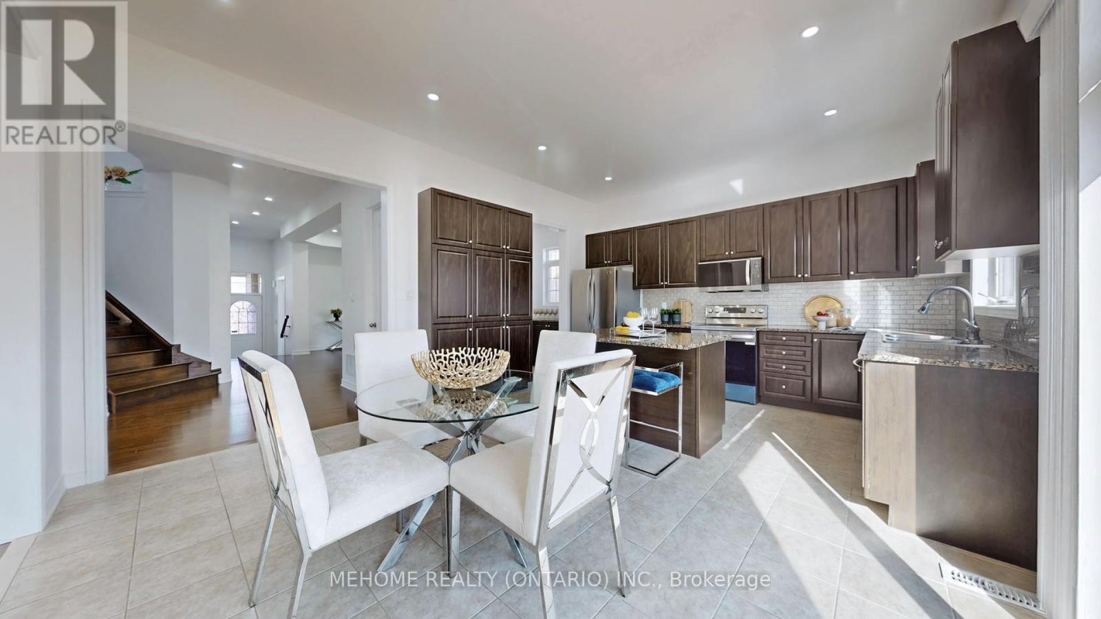 247 Selwyn Road, Richmond Hill, Ontario  L4E 0R4 - Photo 8 - N12655924