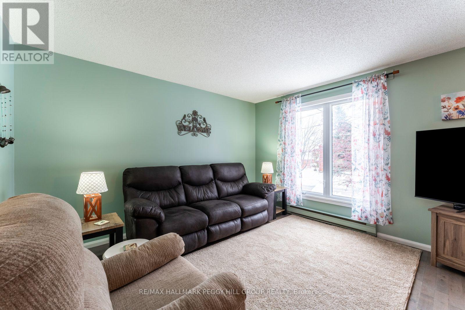 112 Borland Street E, Orillia, Ontario  L3V 2B7 - Photo 2 - S12655942