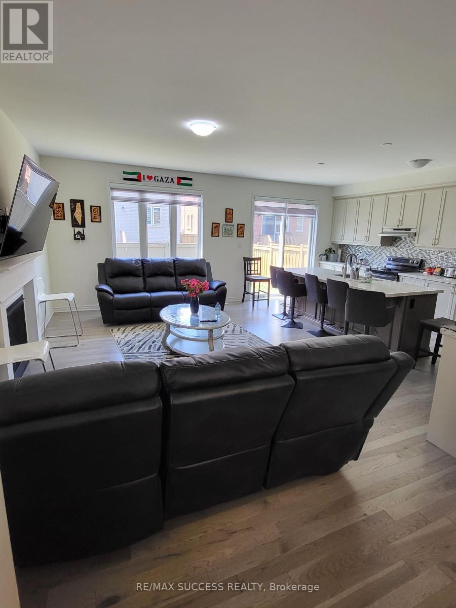 725 Kennedy Circle W, Milton, Ontario  L9E 1R9 - Photo 6 - W12655882