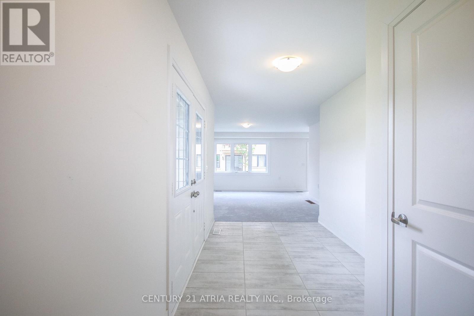 1671 Vellore Crescent, Mississauga, Ontario  L5G 0C3 - Photo 5 - W12655920