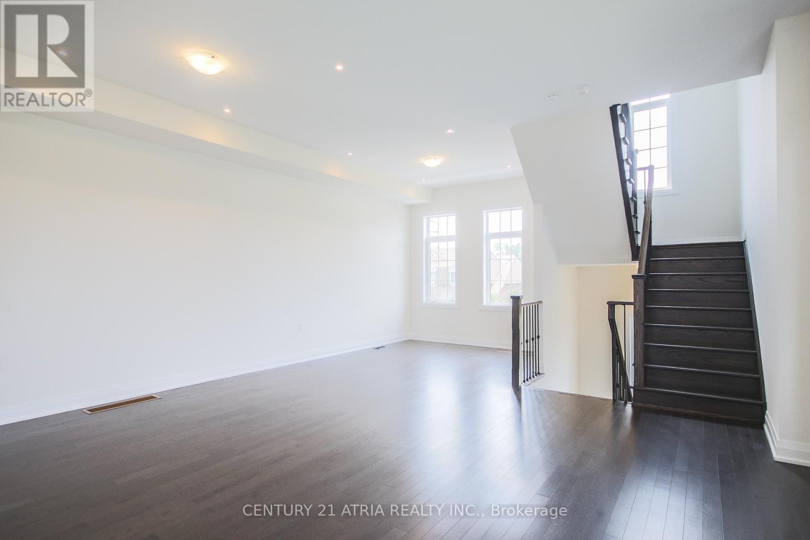 1671 Vellore Crescent, Mississauga, Ontario  L5G 0C3 - Photo 9 - W12655920