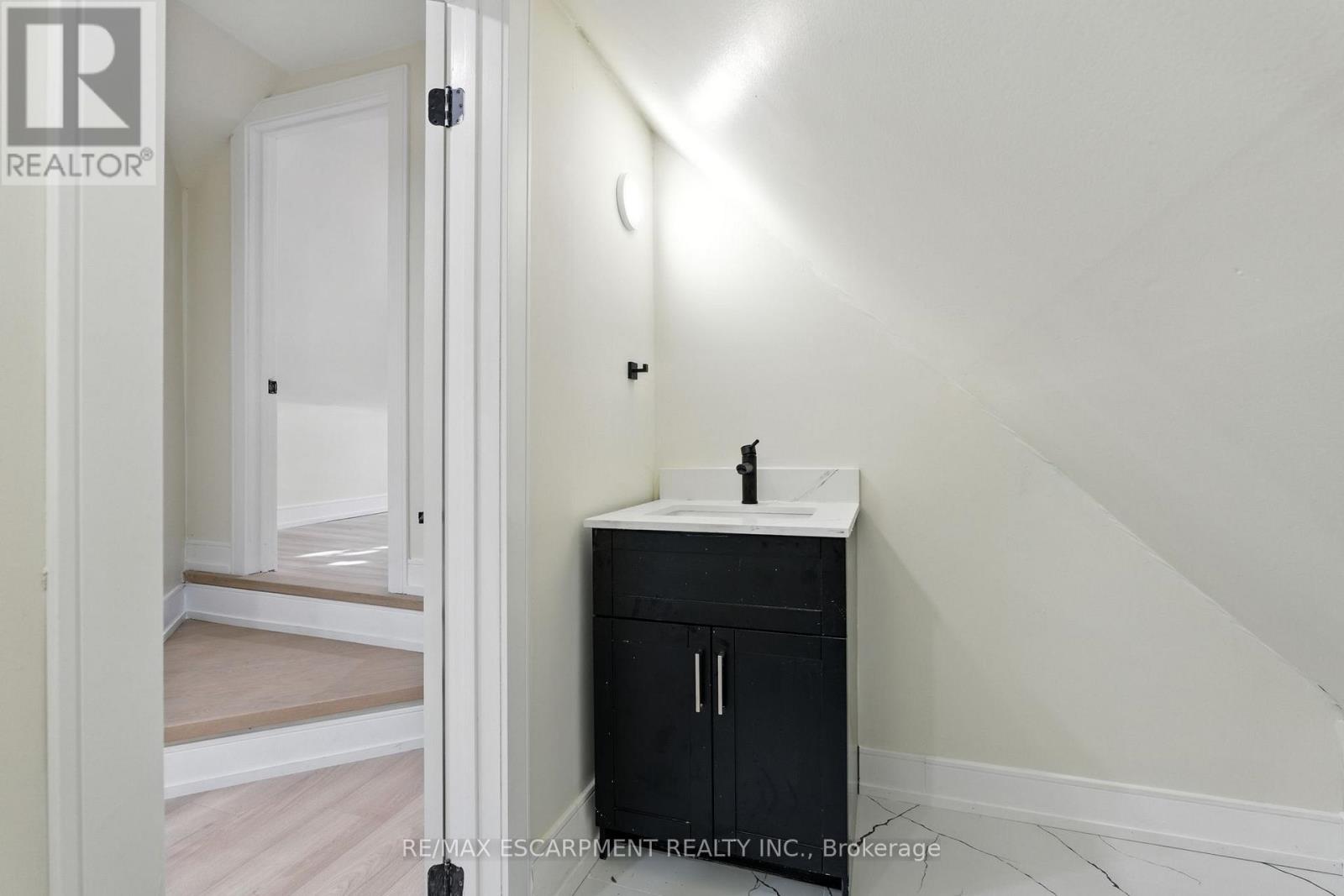 9 Alice Street, Hamilton, Ontario  L8H 4R5 - Photo 37 - X12655864