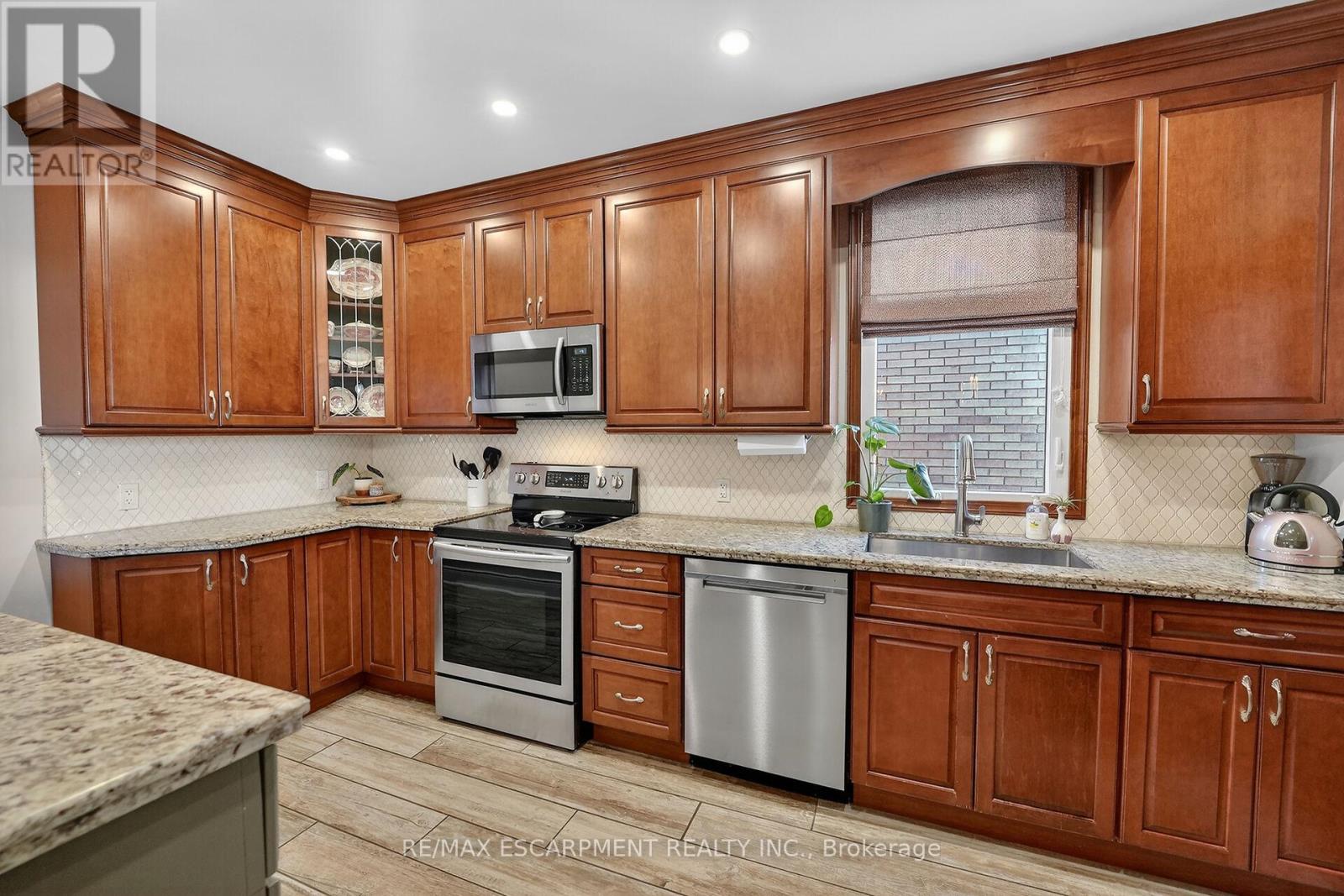 207 Edgemont Street S, Hamilton, Ontario  L8K 2J1 - Photo 10 - X12655946