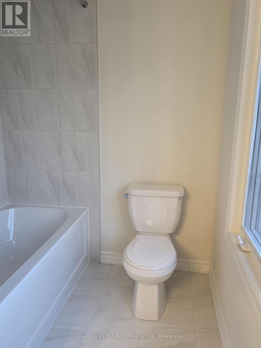 115 Beechwood Forest Lane, Gravenhurst, Ontario  P1P 0H8 - Photo 12 - X12656016