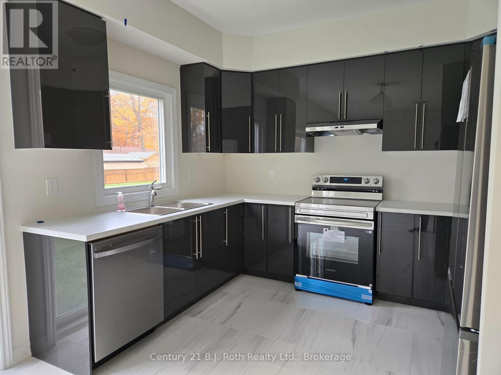 115 Beechwood Forest Lane, Gravenhurst, Ontario  P1P 0H8 - Photo 5 - X12656016