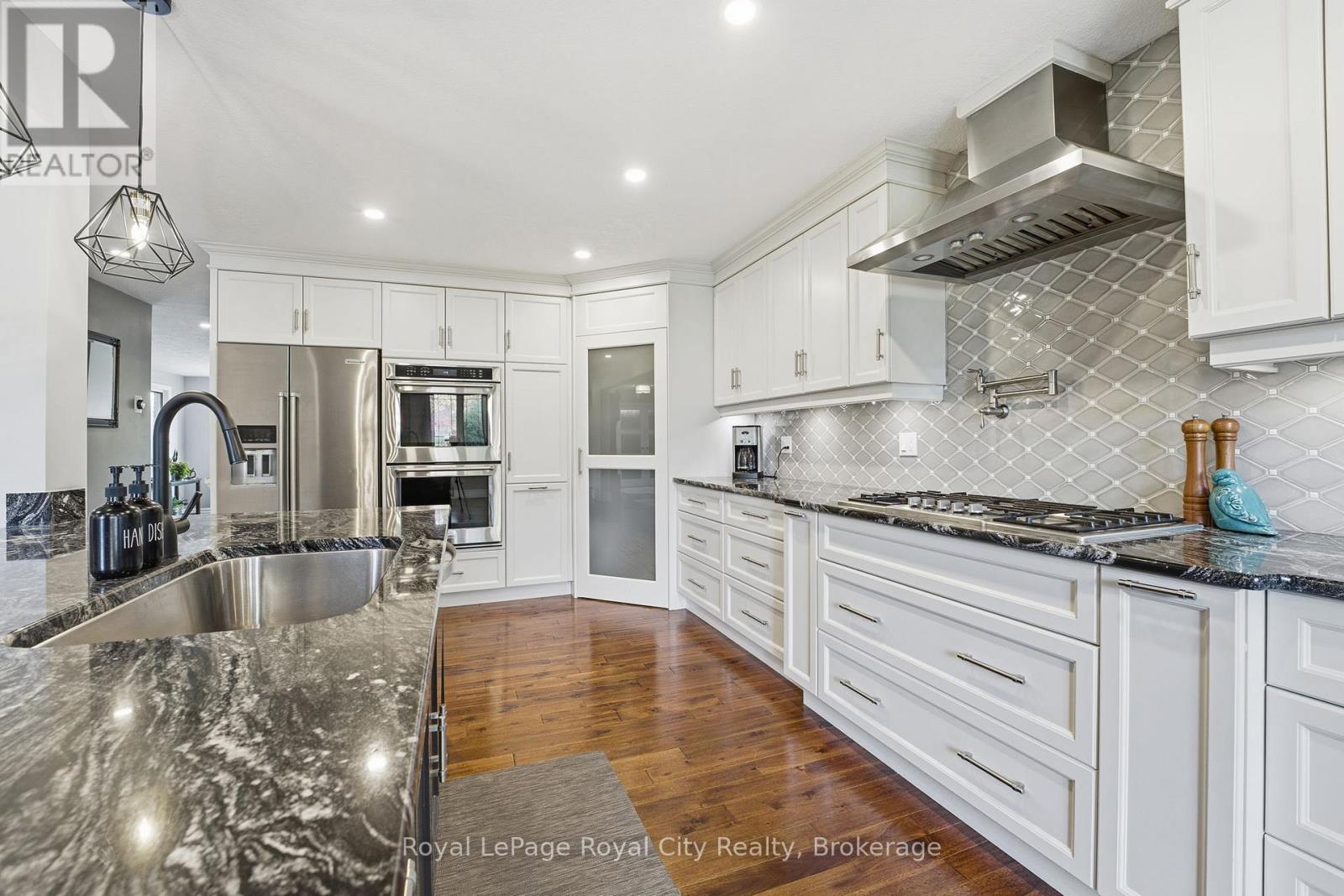 55 Bridle Path, Puslinch, Ontario  N0B 2J0 - Photo 16 - X12656072