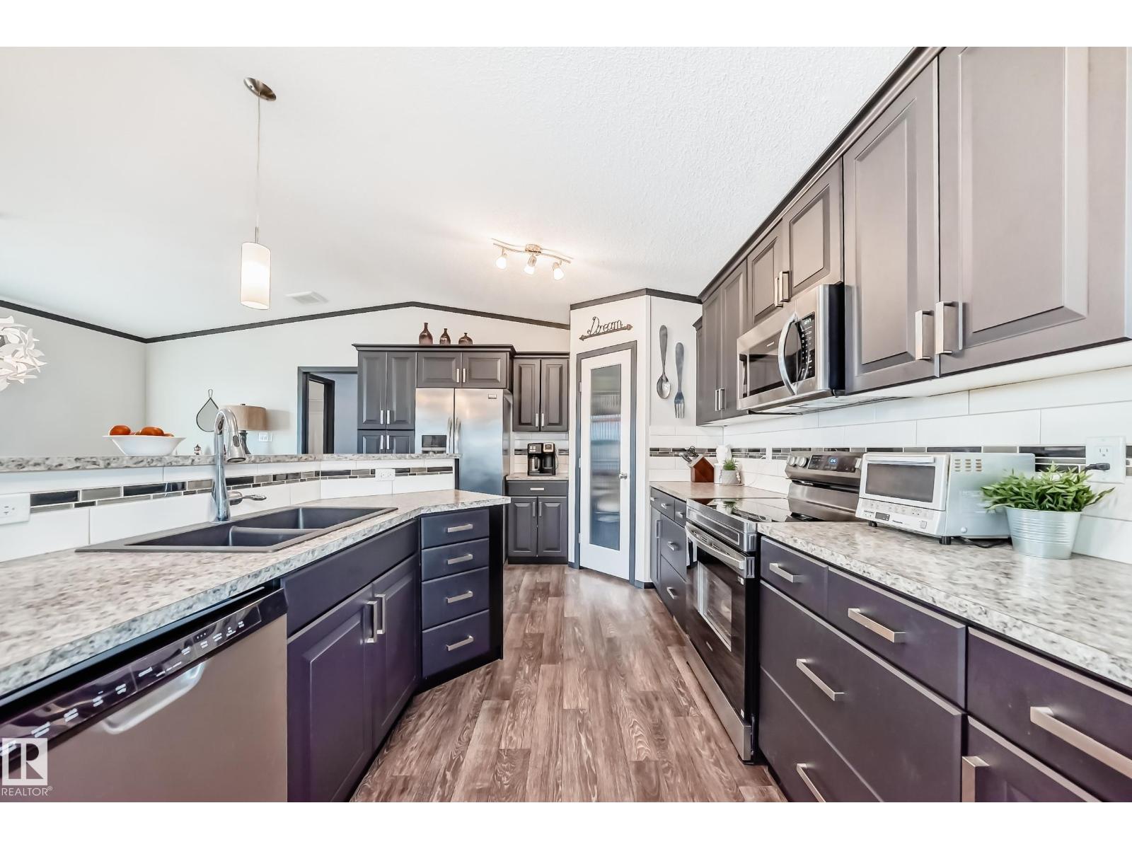 115 Hawthorn Dr, Morinville, Alberta  T8R 2P7 - Photo 10 - E4466228