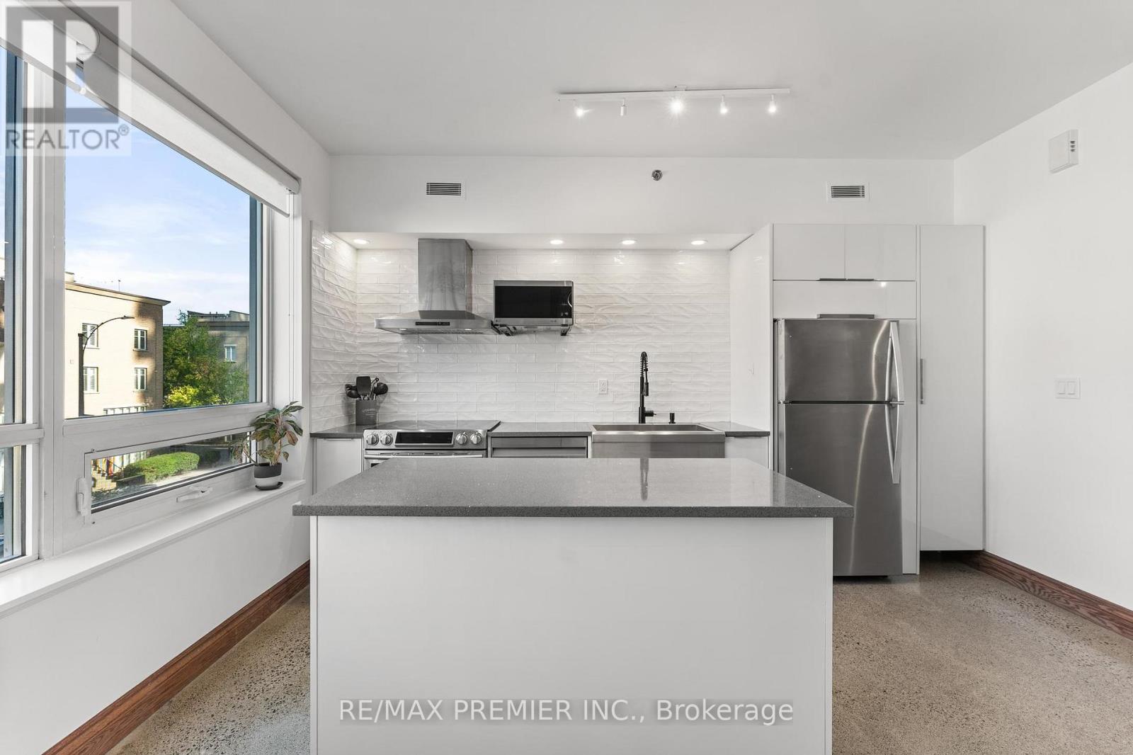 Th13 - 57 East Liberty Street, Toronto, Ontario  M6K 3P5 - Photo 4 - C12656006