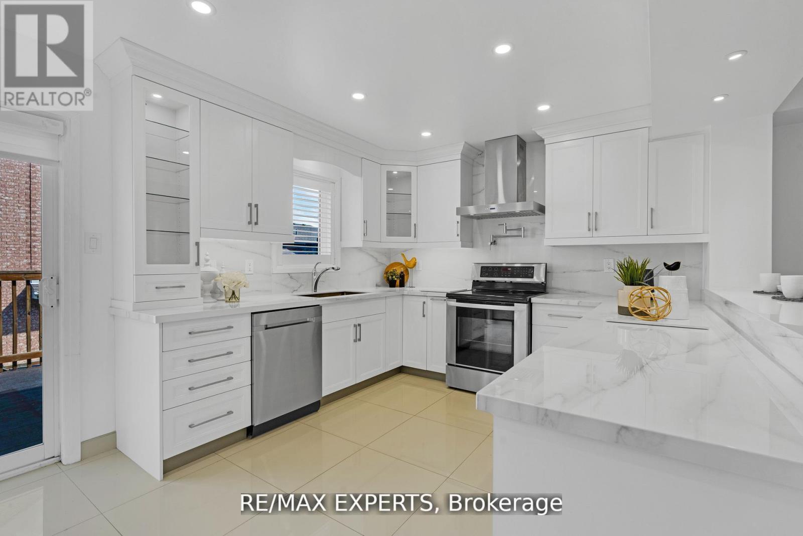 32 - 19 Foxchase Avenue, Vaughan, Ontario  L4L 9M9 - Photo 5 - N12655960