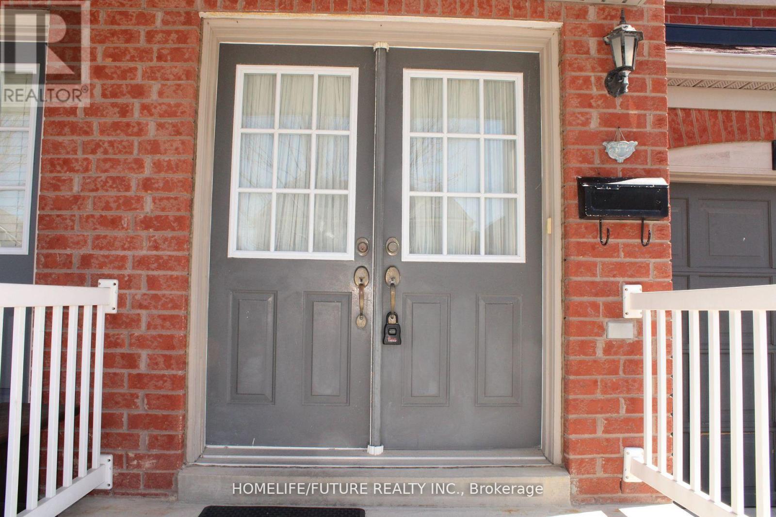 33 Tara Crescent, Markham, Ontario  L3S 4S7 - Photo 2 - N12656060