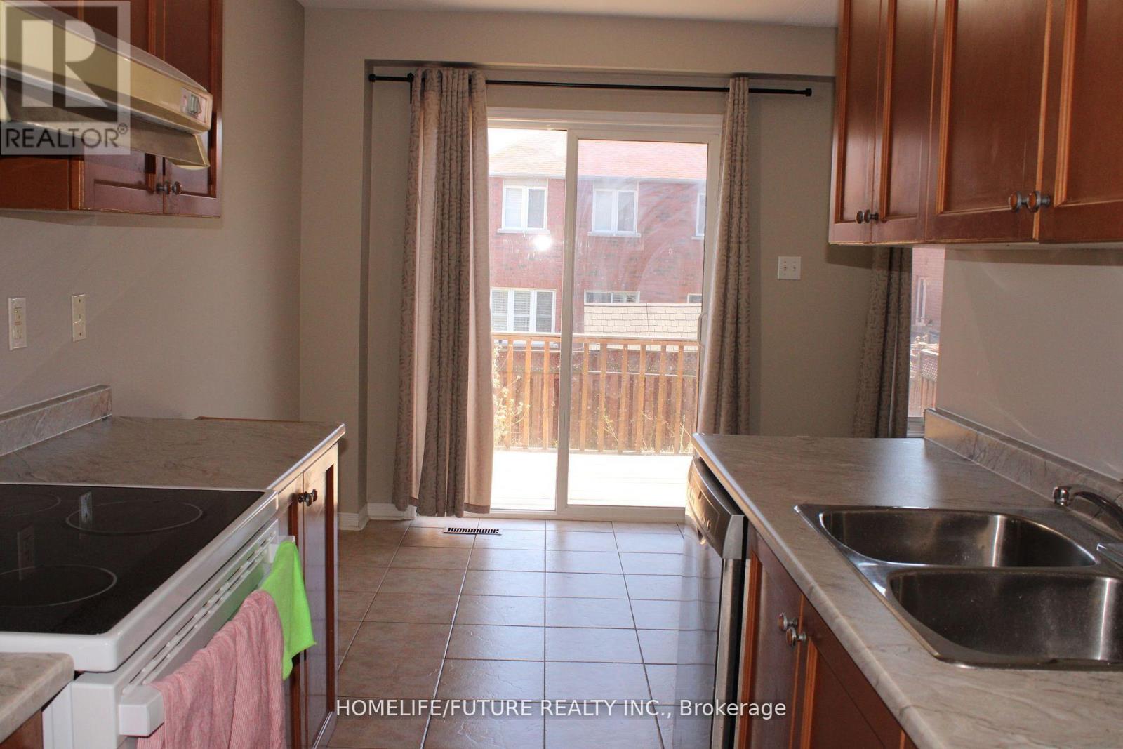 33 Tara Crescent, Markham, Ontario  L3S 4S7 - Photo 9 - N12656060